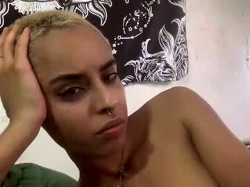 Cam for fxrbiddenfruitt