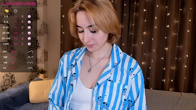 Stripchat sex cam LynneRayn